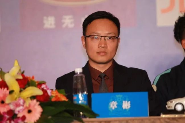 扒开美女狂揉的动漫